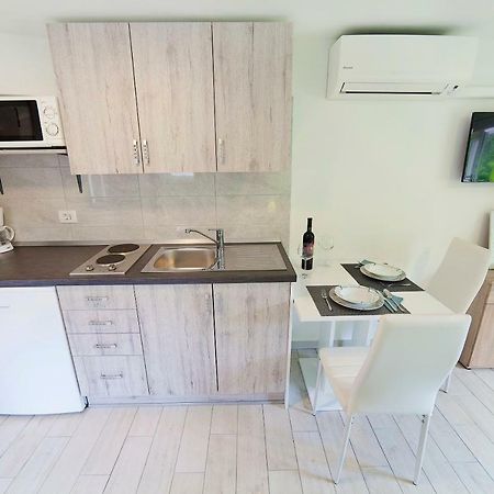 Apartmani Sandra Rovini Moscenice Eksteriør bilde