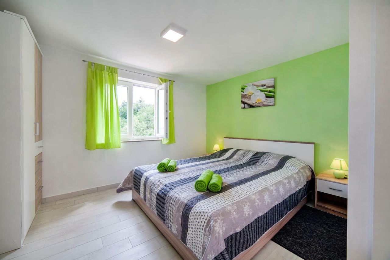 Apartmani Sandra Rovini Moscenice Eksteriør bilde
